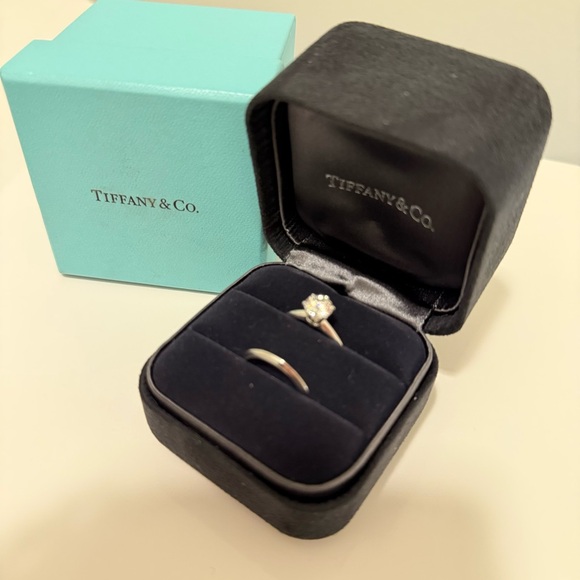 Tiffany & Co. Silver Ring with Sparkling Gemstone - Picture 10 of 13